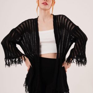 Püskül Detaylı Delikli Model Siyah Hırka